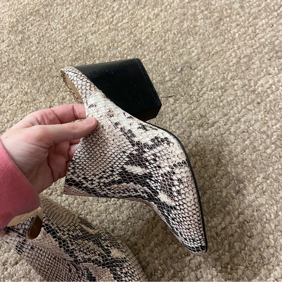 Able Handmade Leather Snakeskin Rojas Stacked Heel Mules - Picture 7 of 9